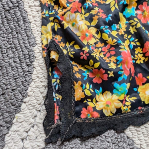 Vintage Slip, Dress Or Long Top Side Slits Size XS Or Small, Flower Print Straps - Picture 9 of 9